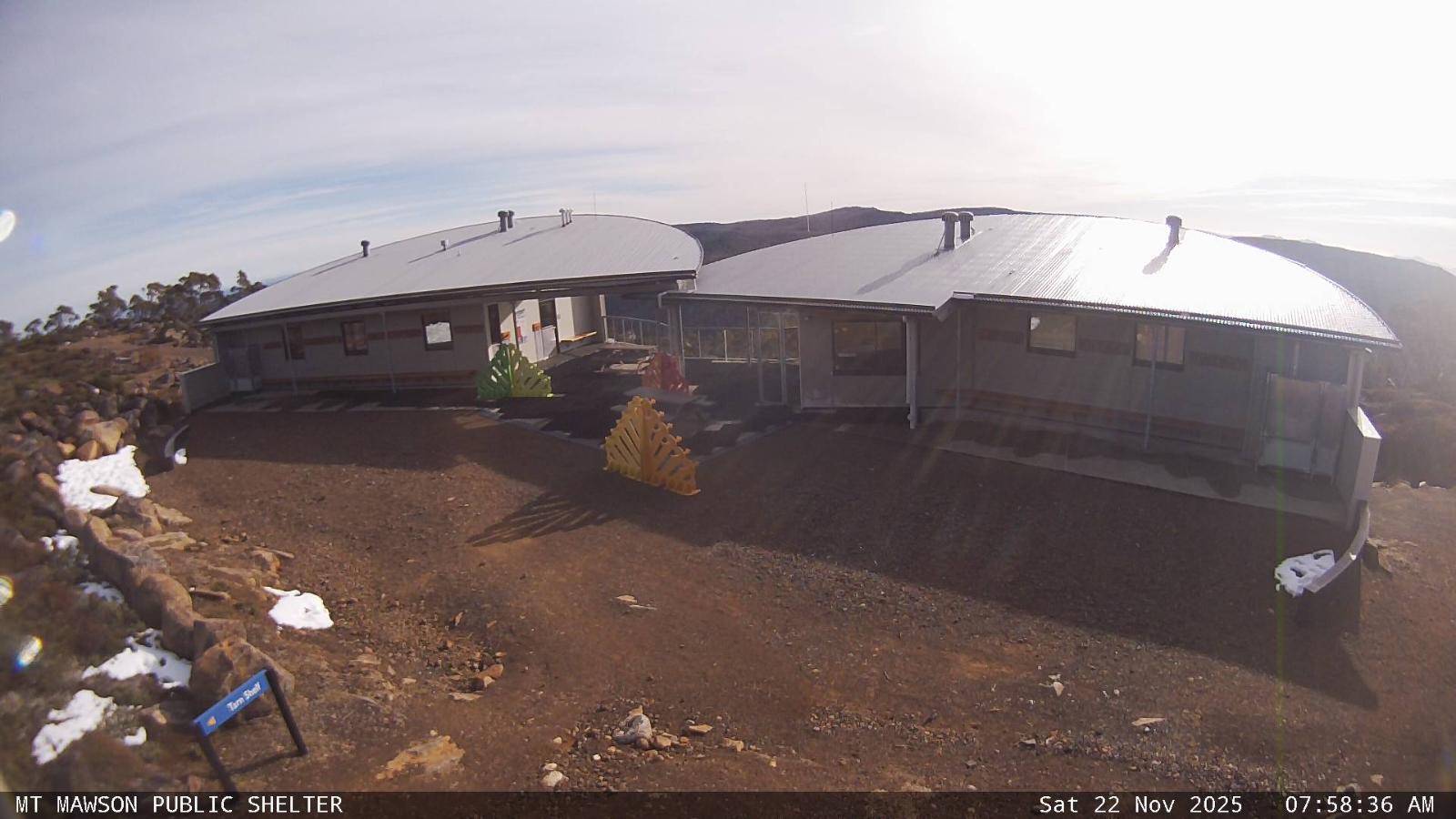Webcam Mount Mawson: Public shelter