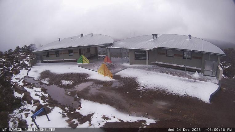 Webcam Mount Mawson: Public shelter