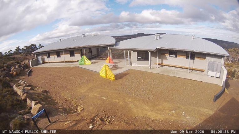 Webcam Mount Mawson: Public shelter
