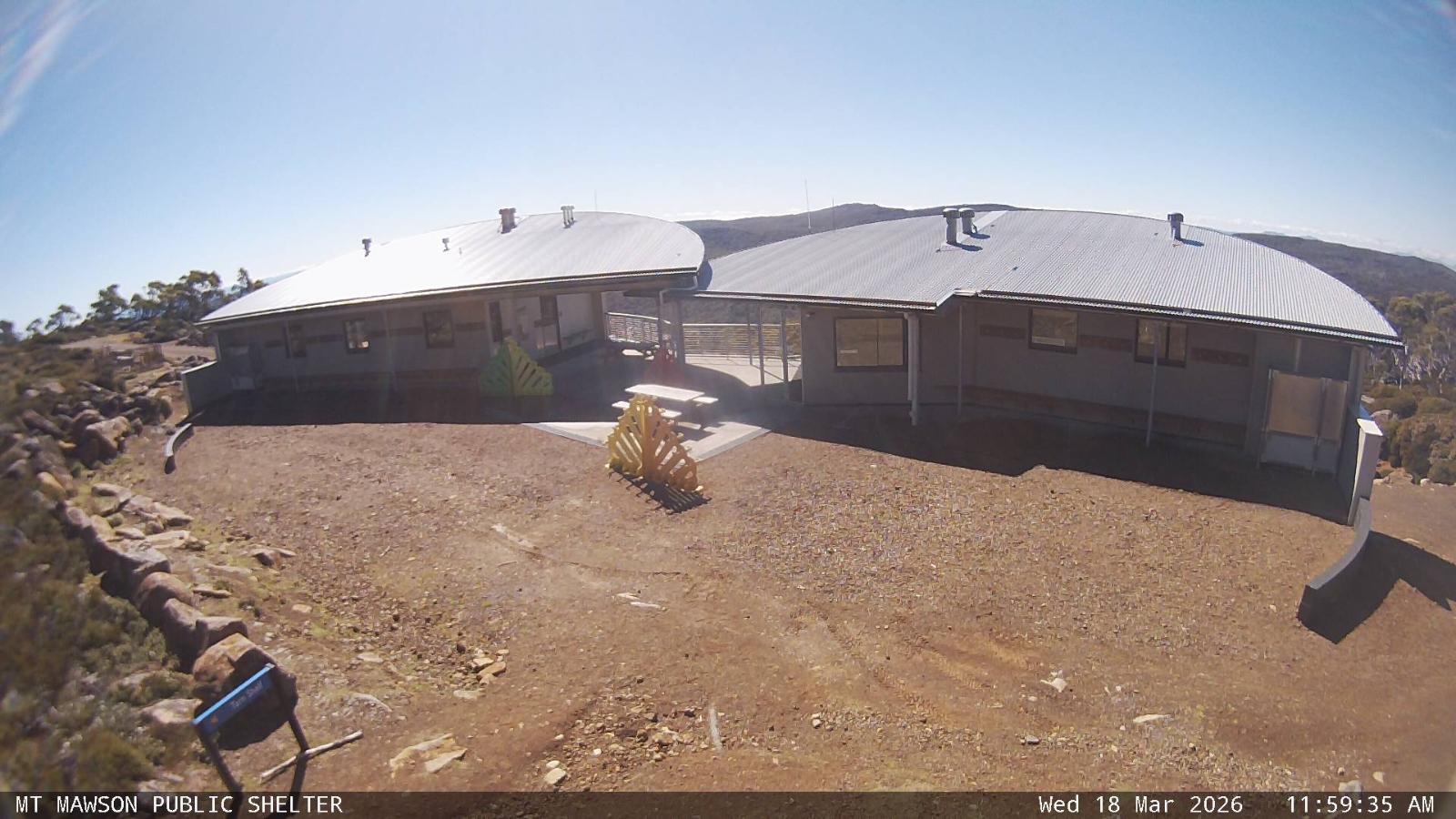Webcam Mount Mawson: Public shelter