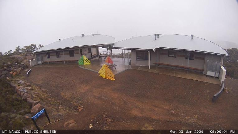 Webcam Mount Mawson: Public shelter