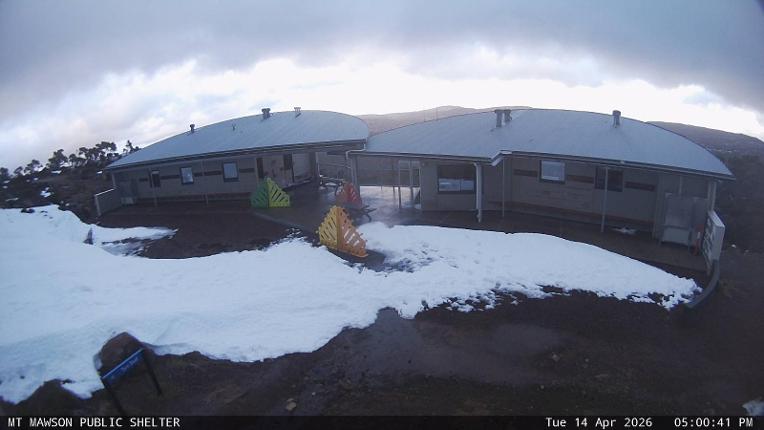 Webcam Mount Mawson: Public shelter