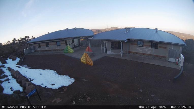 Webcam Mount Mawson: Public shelter