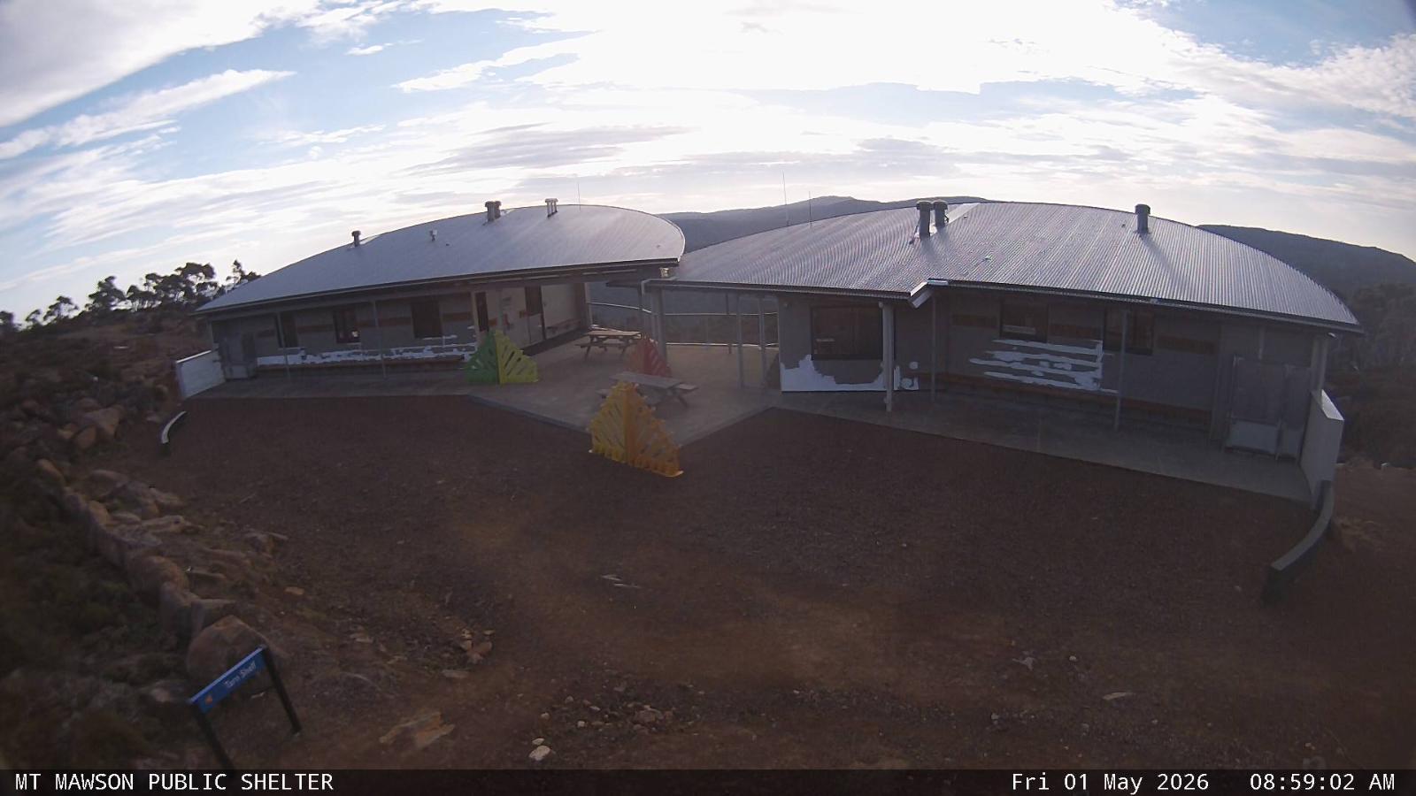 Webcam Mount Mawson: Public shelter