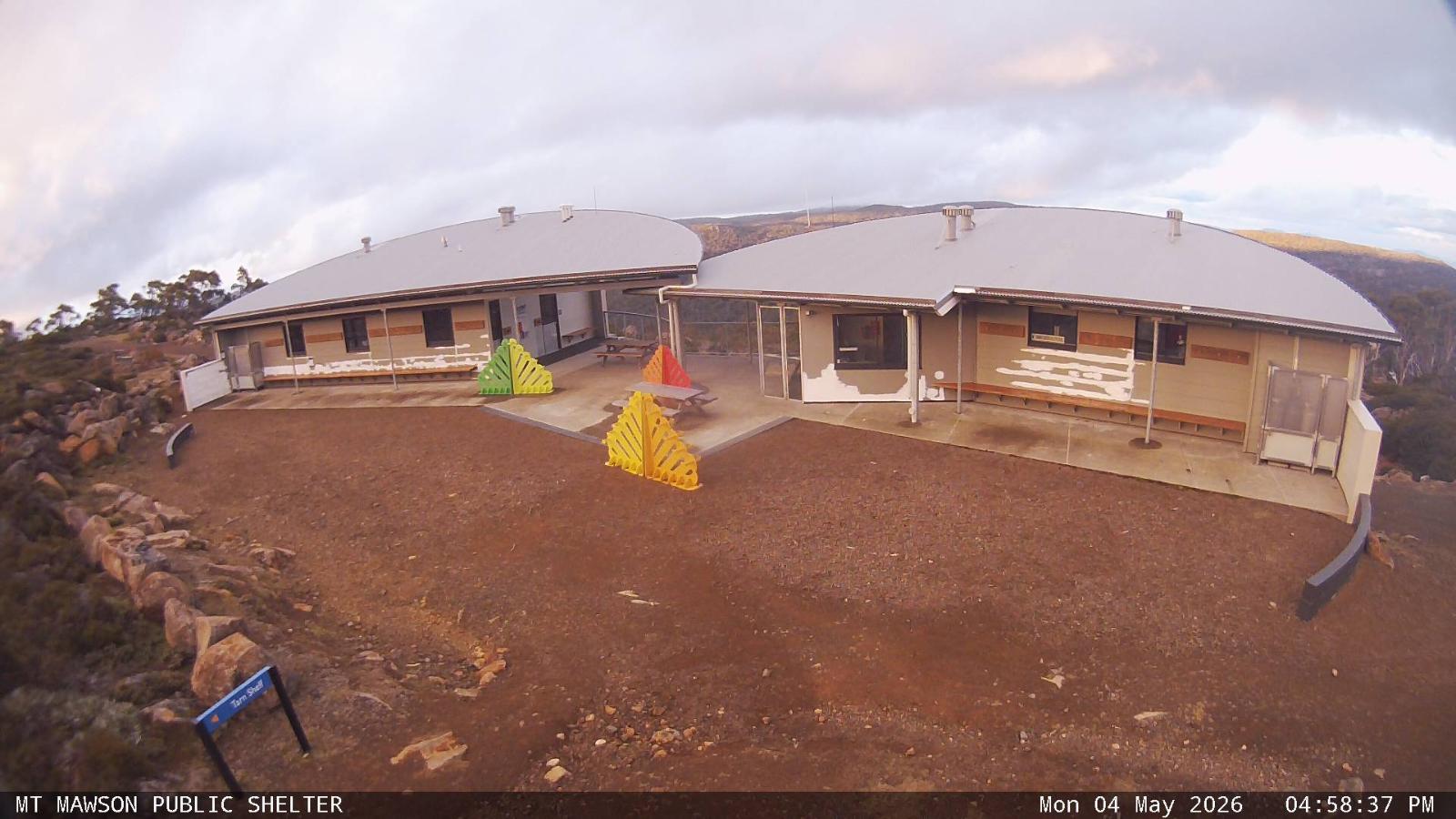 Webcam Mount Mawson: Public shelter