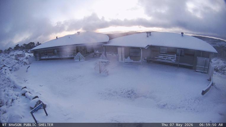 Webcam Mount Mawson: Public shelter