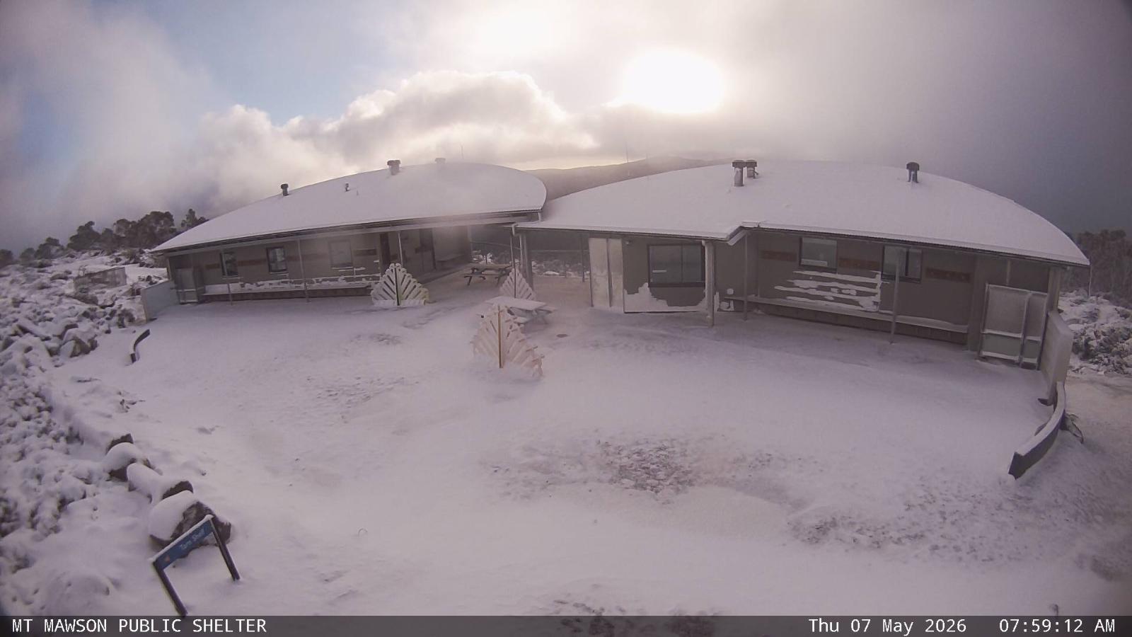 Webcam Mount Mawson: Public shelter