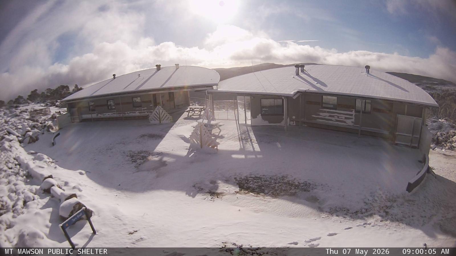 Webcam Mount Mawson: Public shelter