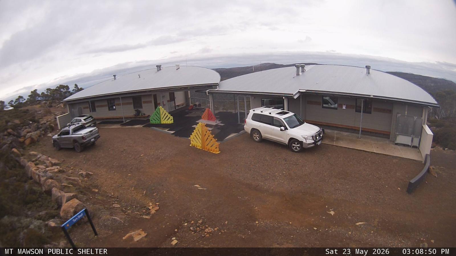 Webcam Mount Mawson: Public shelter