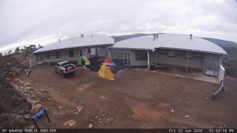 Webcam Mount Mawson: Public shelter