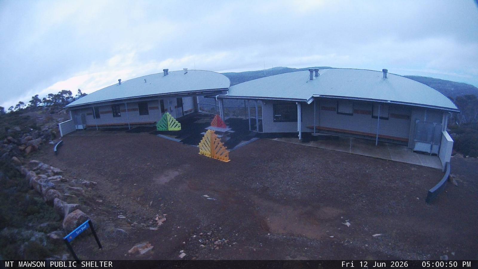 Webcam Mount Mawson: Public shelter