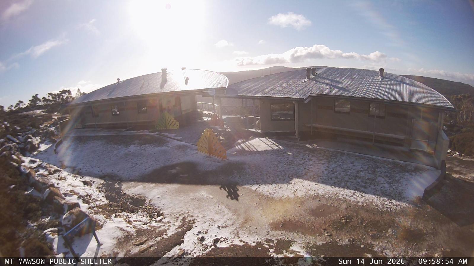 Webcam Mount Mawson: Public shelter