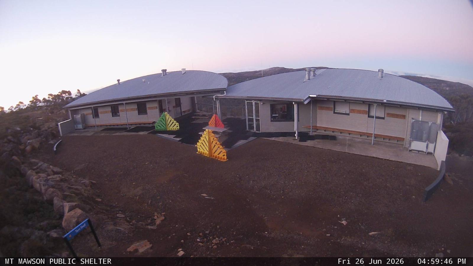 Webcam Mount Mawson: Public shelter