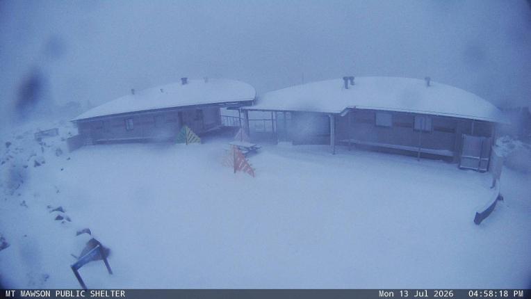 Webcam Mount Mawson: Public shelter