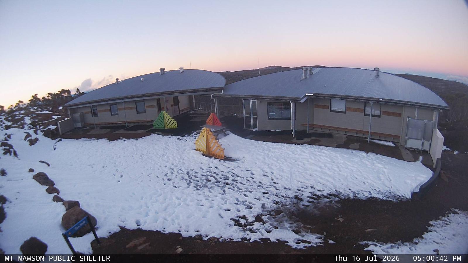 Webcam Mount Mawson: Public shelter