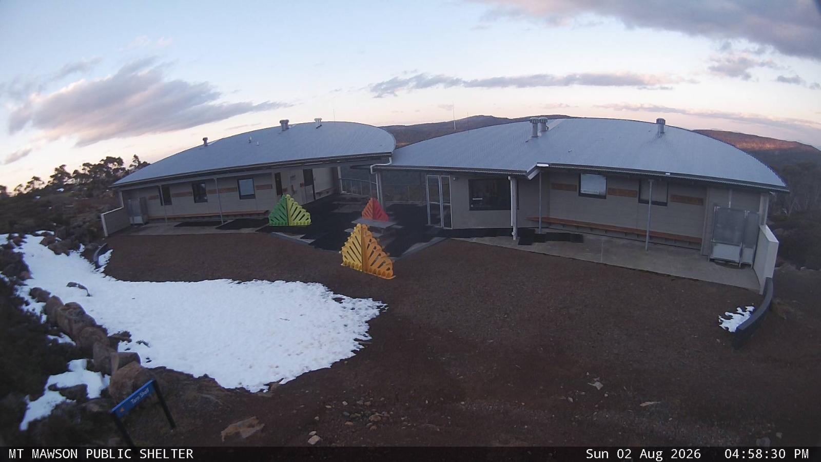 Webcam Mount Mawson: Public shelter