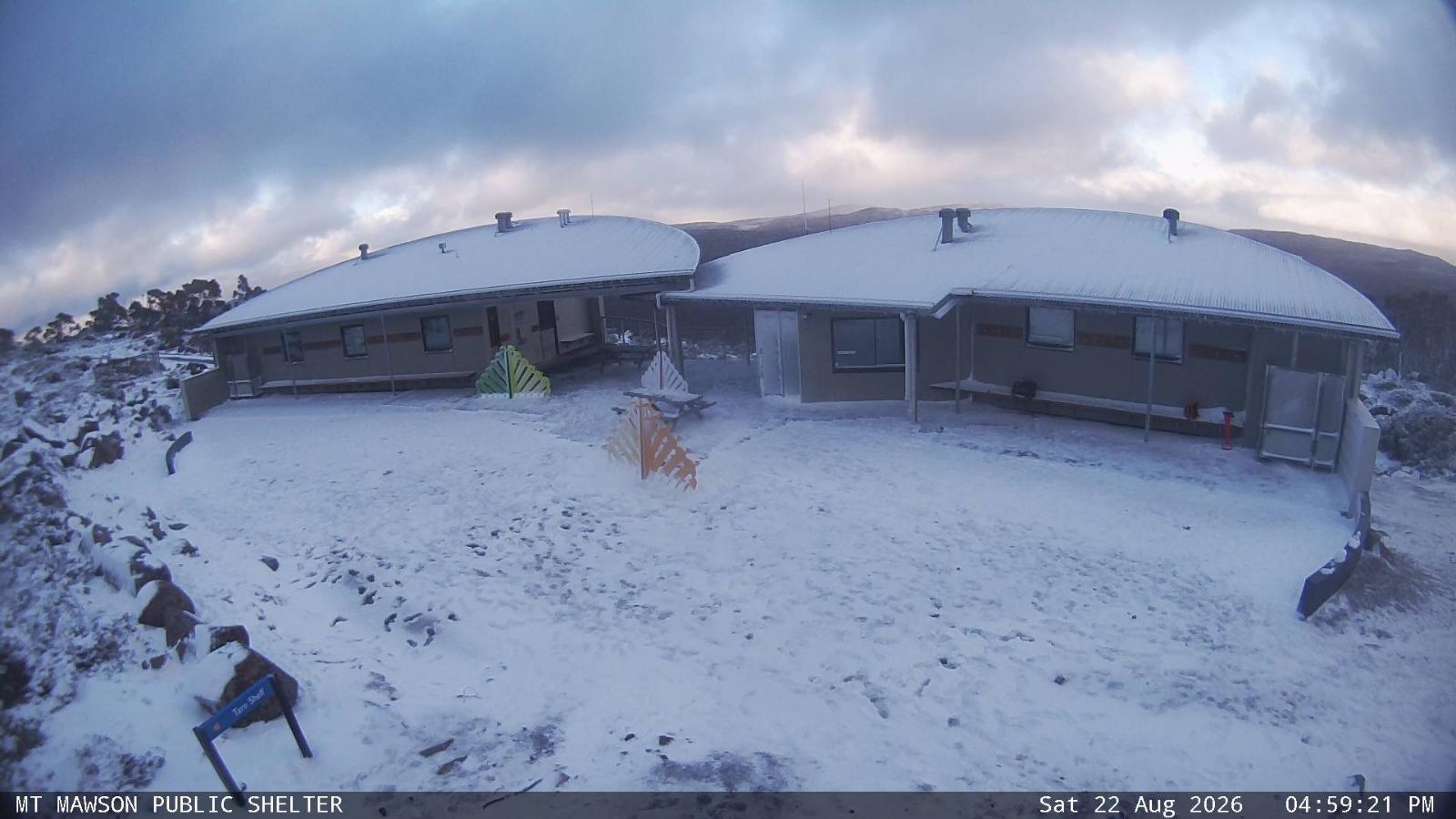 Webcam Mount Mawson: Public shelter