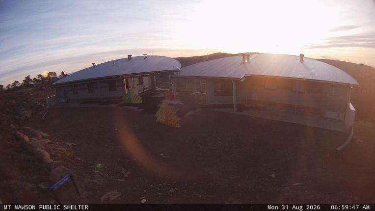 Webcam Mount Mawson: Public shelter
