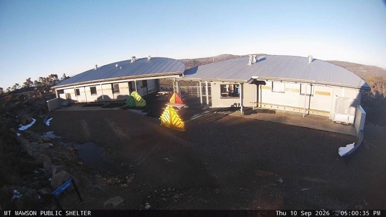 Webcam Mount Mawson: Public shelter
