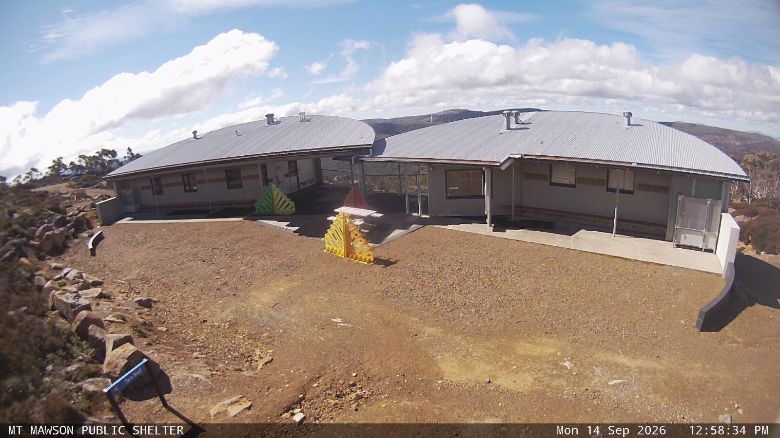 Webcam Mount Mawson: Public shelter