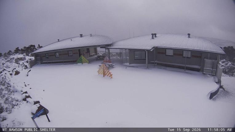Webcam Mount Mawson: Public shelter