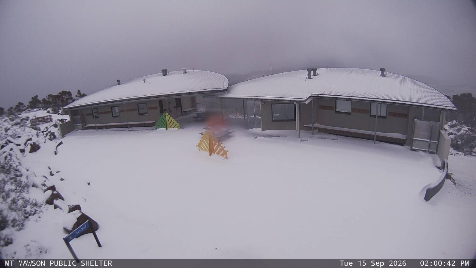 Webcam Mount Mawson: Public shelter