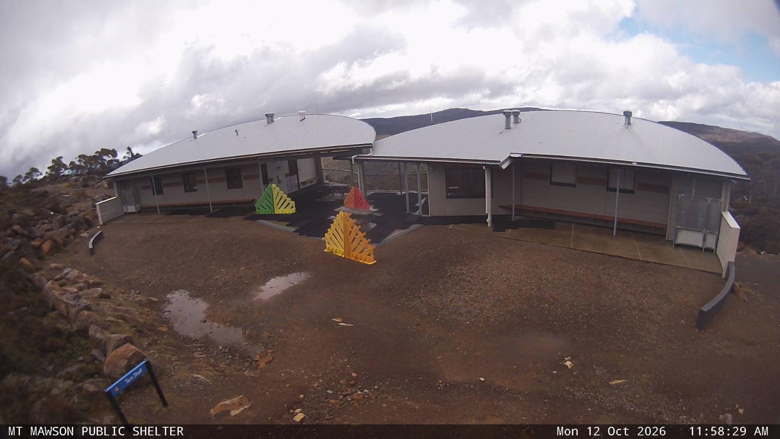 Webcam Mount Mawson: Public shelter
