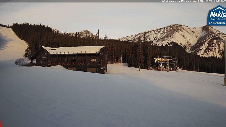 Webcam Nakiska: Mid Mountaind Lodge