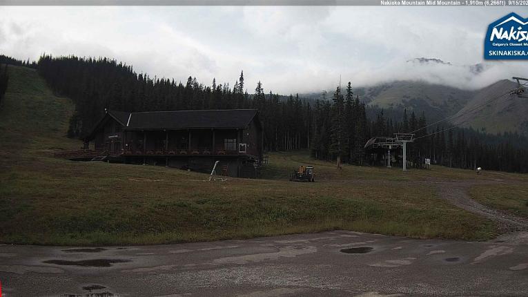 Webcam Nakiska: Mid Mountaind Lodge