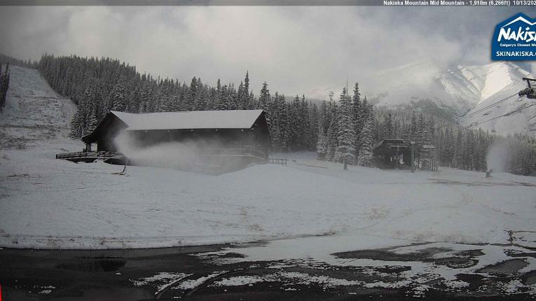 Webcam Nakiska: Mid Mountaind Lodge