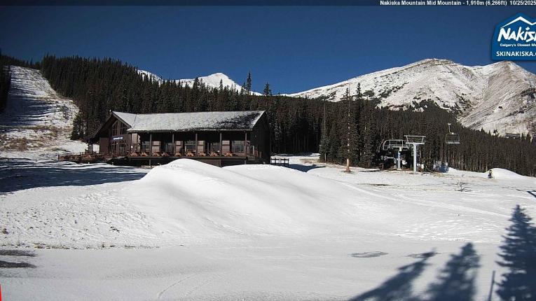 Webcam Nakiska: Mid Mountaind Lodge