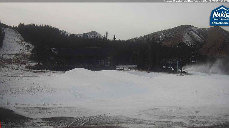 Webcam Nakiska: Mid Mountaind Lodge