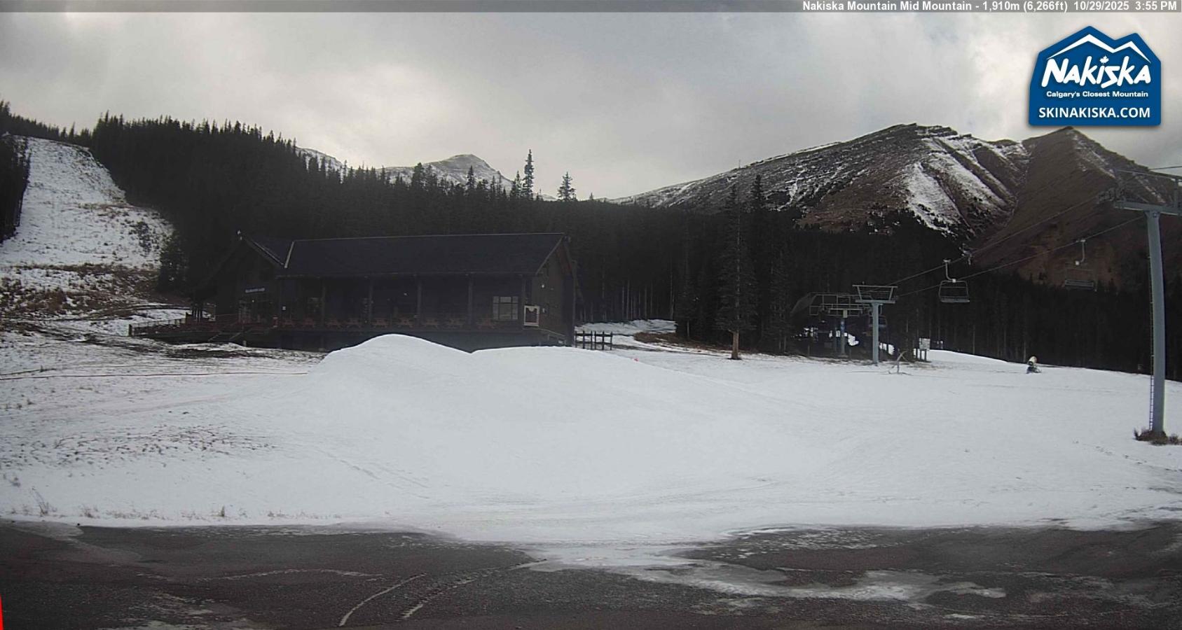 Webcam Nakiska: Mid Mountaind Lodge