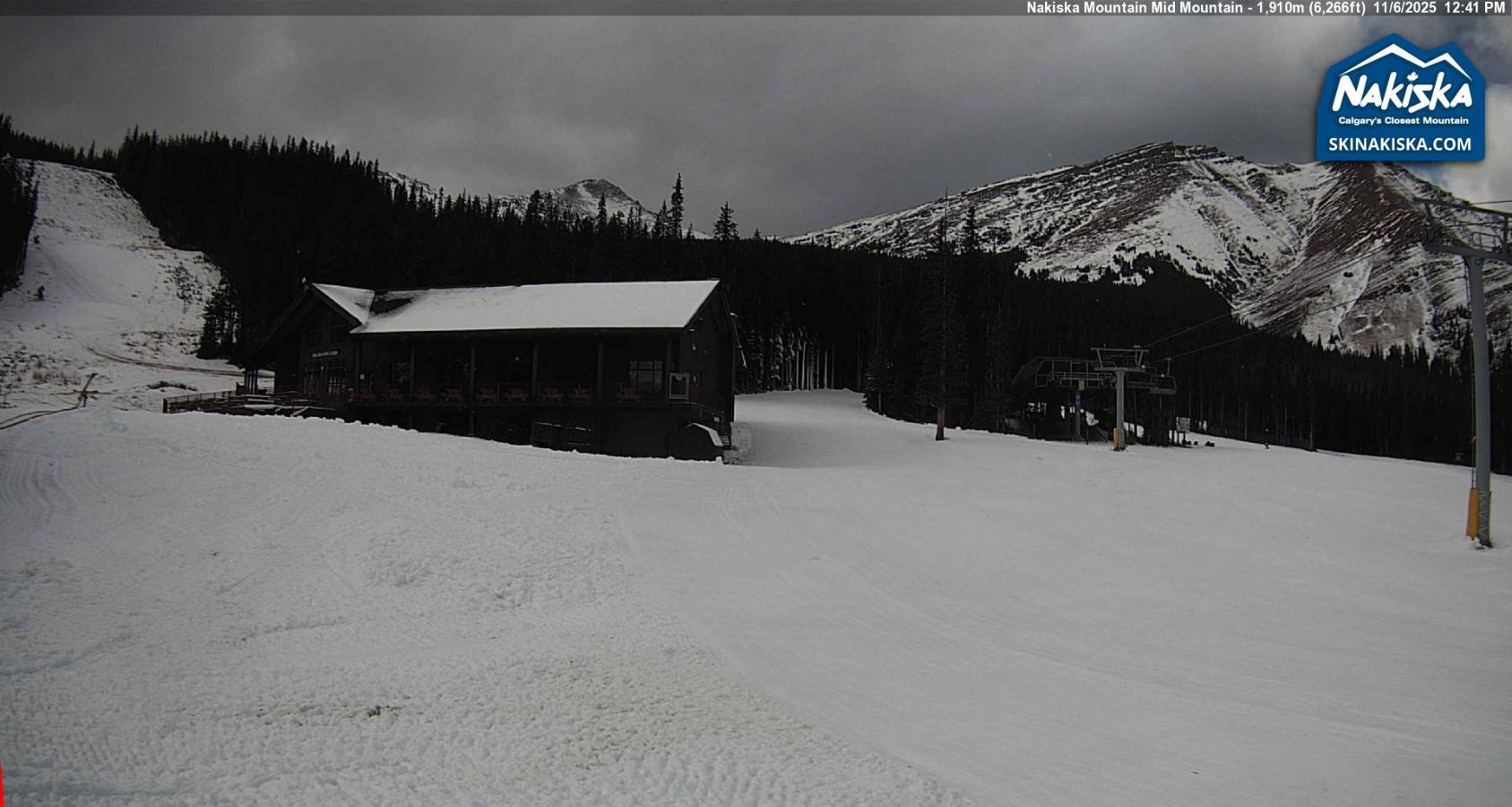 Webcam Nakiska: Mid Mountaind Lodge