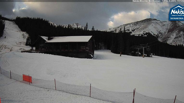 Webcam Nakiska: Mid Mountaind Lodge