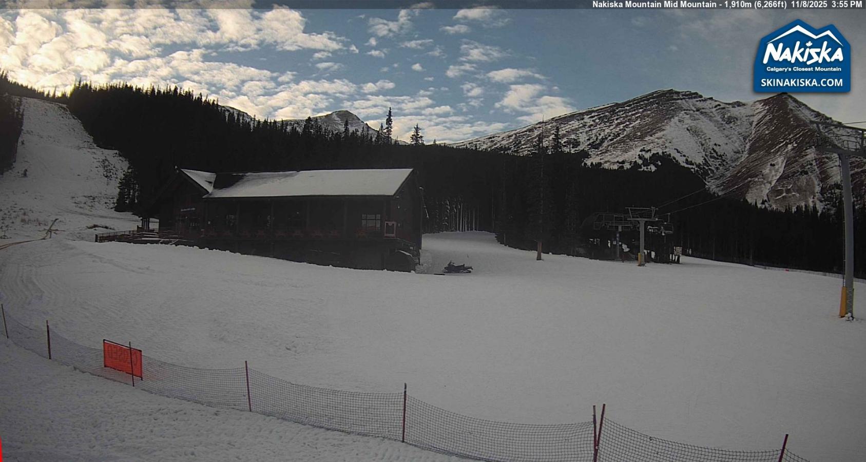 Webcam Nakiska: Mid Mountaind Lodge