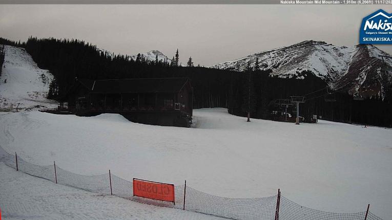 Webcam Nakiska: Mid Mountaind Lodge