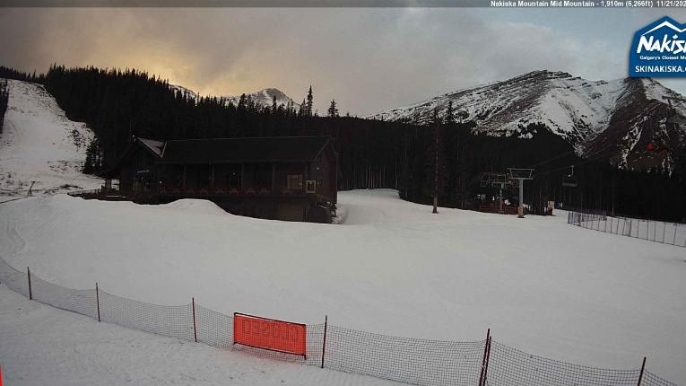 Webcam Nakiska: Mid Mountaind Lodge