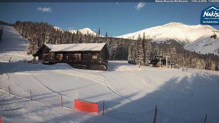 Webcam Nakiska: Mid Mountaind Lodge