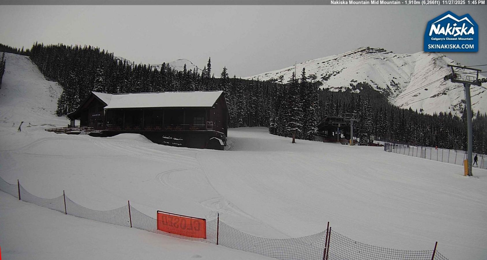 Webcam Nakiska: Mid Mountaind Lodge