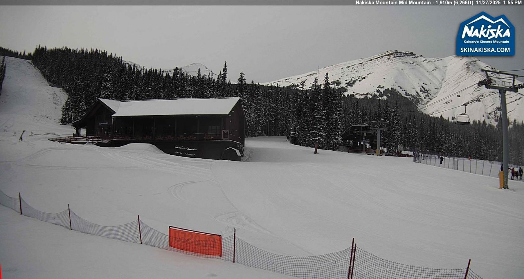 Webcam Nakiska: Mid Mountaind Lodge