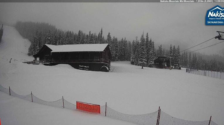 Webcam Nakiska: Mid Mountaind Lodge