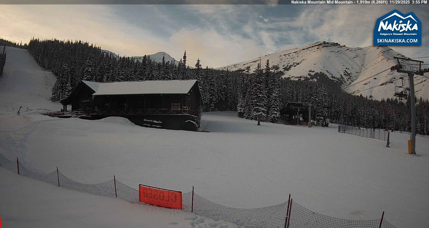 Webcam Nakiska: Mid Mountaind Lodge
