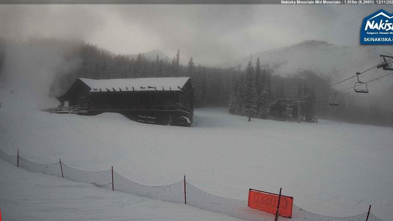 Webcam Nakiska: Mid Mountaind Lodge