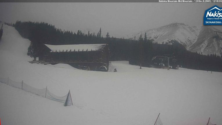Webcam Nakiska: Mid Mountaind Lodge