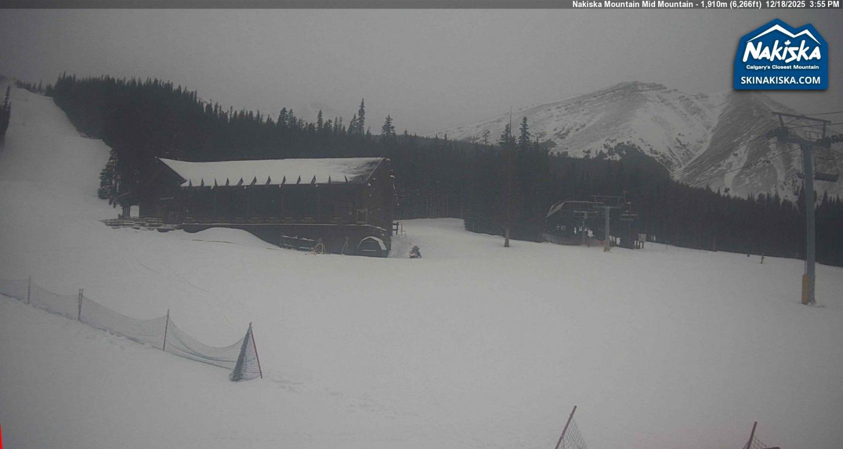 Webcam Nakiska: Mid Mountaind Lodge