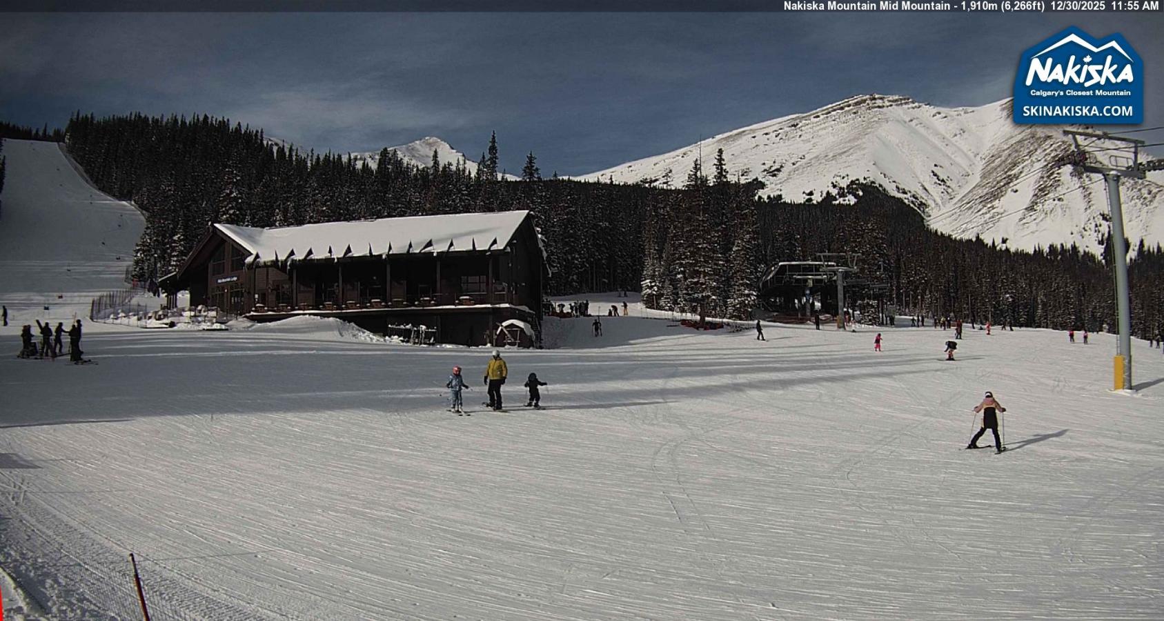 Webcam Nakiska: Mid Mountaind Lodge