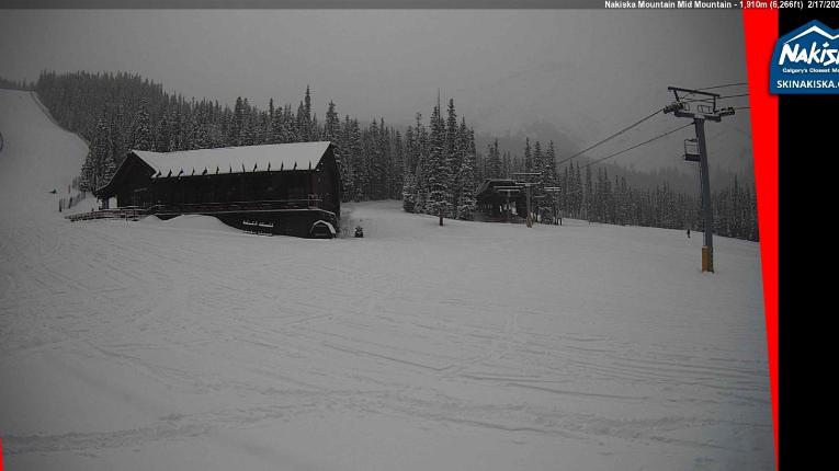 Webcam Nakiska: Mid Mountaind Lodge