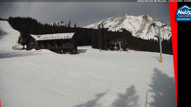Webcam Nakiska: Mid Mountaind Lodge