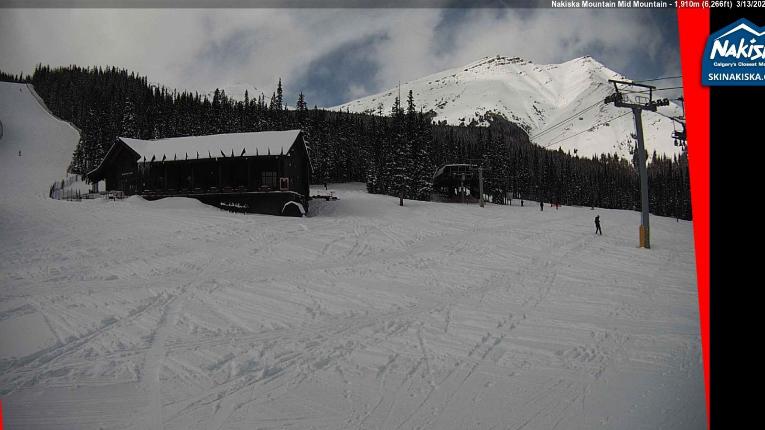 Webcam Nakiska: Mid Mountaind Lodge